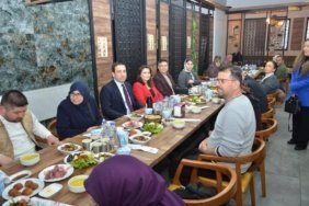 bozuyuk-haber-935455-sogut-kaymakami-tuncer-sehit-aileleri-ve-gazilerle-iftarda-bulustu-0.jpg