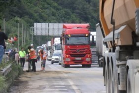 bozuyuk-haber-1510142-sakarya-bilecik-kara-yolunda-korkutan-kaza-0.jpg
