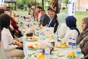 bozuyuk-haber-487777-bilecik-valisi-sozer-bayrami-ailelerinden-uzakta-geciren-universitelilerle-bulustu-0.jpg