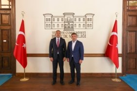 bozuyuk-haber-1062397-emniyet-muduru-yilmaz-dan-vali-sozer-e-veda-ziyareti-0.jpg