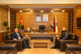 bozuyuk-haber-952324-vali-sozer-den-mudur-sener-e-hayirli-olsun-ziyareti-0.jpg