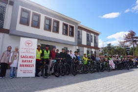 bozuyuk-haber-101021035-bilecik-te-alzheimer-farkindaligi-icin-bisiklet-surusu-duzenlendi-0.jpg
