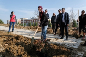 bozuyuk-haber-461259-kampus-alanina-yeni-fidanlar-dikildi-0.jpg