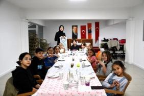 bozuyuk-haber-488986-bilecik-te-ogrenciler-cini-boyayarak-gorme-engelliler-icin-betimleme-yapti-0.jpg