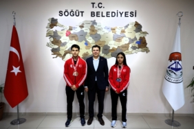 bozuyuk-haber-8543107-balkan-sampiyonlarindan-baskan-durgut-a-ziyaret-0.jpg