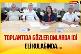 ELİ KULAĞINDA