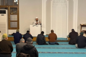 bozuyuk-haber-10102138-bozuyuk-muftusu-kemal-arpaci-pazaryeri-nde-cemaatle-bulustu-0.jpg