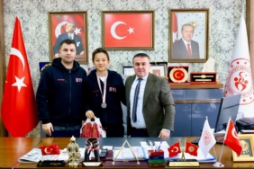 bozuyuk-haber-1037433-ali-cinar-bilgin-den-yuzmede-buyuk-basari-0.jpg