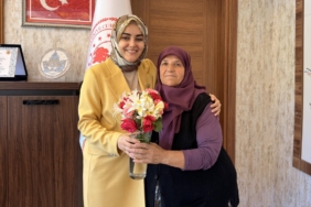 bozuyuk-haber-10531022-sebahat-teyze-den-kaymakama-anlamli-veda-ziyareti-0.jpg