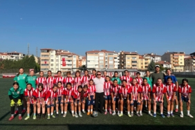 bozuyuk-haber-10651075-yaz-spor-okullari-nda-futbol-antrenmanlari-suruyor-0.jpg