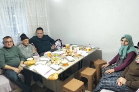 bozuyuk-haber-1088671-baskan-kaya-osman-amca-ve-fatma-teyze-nin-misafiri-oldu-0.jpg