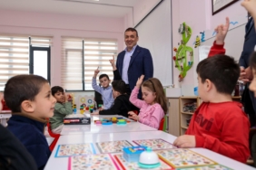 bozuyuk-haber-111731-vali-sozer-den-miniklere-ziyaret-0.jpg