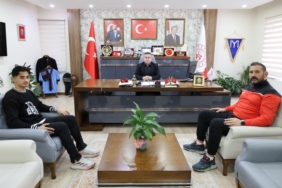bozuyuk-haber-15101044-basarili-sporcu-il-mudurunu-ziyaret-etti-0.jpg