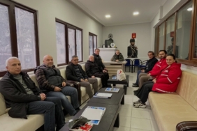 bozuyuk-haber-171395-bilecik-kizilay-dan-sehit-yakinlari-ve-gaziler-dernegine-ziyaret-0.jpg