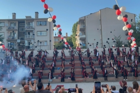 bozuyuk-haber-175966-bozuyuk-kumral-abdal-anadolu-lisesi-nde-mezuniyet-coskusu-0.jpg