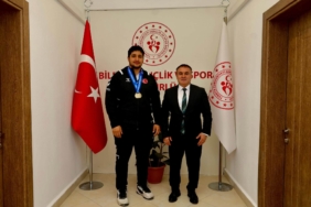 bozuyuk-haber-199939-avrupa-sampiyonundan-il-muduru-demir-e-ziyaret-0.jpg