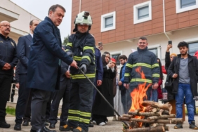bozuyuk-haber-2179102-vali-sozer-nevruz-atesini-yakti-0.jpg