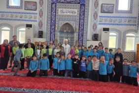 bozuyuk-haber-2451106-miniklerden-camii-ziyareti-0.jpg