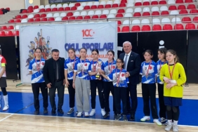 bozuyuk-haber-291737-yildiz-kizlar-futsalda-gumus-madalya-kazandi-0.jpg