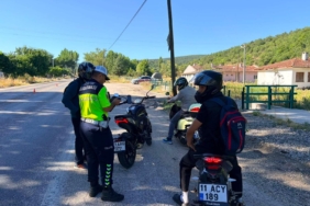 bozuyuk-haber-312258-bozuyuk-te-motosiklet-suruculerine-trafik-bilgilendirmesi-0.jpg
