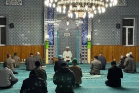 bozuyuk-haber-32210106-muftu-arpaci-ulu-camii-nde-cemaatle-bulustu-0.jpg