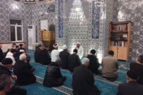 bozuyuk-haber-41092103-muftu-arpaci-akpinar-camii-nde-cemaatle-bulustu-0.jpg