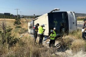 bozuyuk-haber-446421-eskisehir-de-katliam-gibi-kaza-yolcu-otobusu-devrildi-24-yarali-0.jpg