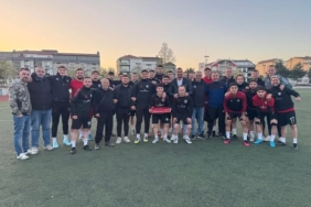 bozuyuk-haber-446657-osmanelispor-dan-80-yila-ozel-forma-hediyesi-0.jpg
