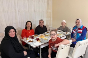 bozuyuk-haber-458891-kaymakam-ozturk-ve-esi-topal-ailesinin-misafiri-oldu-0.jpg