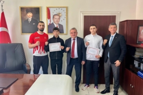 bozuyuk-haber-474815-kaymakam-ozturk-basarili-sporculari-agirladi-0.jpg