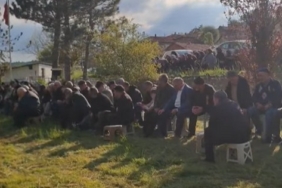 bozuyuk-haber-568587-mezarliklarda-bayram-yogunlugu-yasandi-0.jpg
