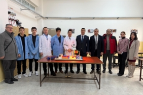 bozuyuk-haber-5810575-kaymakam-kilic-bilgisayar-sinifi-ve-3d-sergi-acilisina-katildi-0.jpg