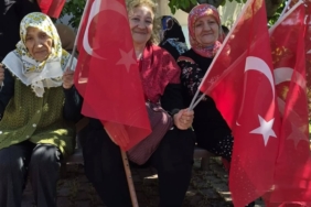 bozuyuk-haber-6105492-huzurevi-sakinleri-19-mayis-i-bayraklarla-kutladi-0.jpg