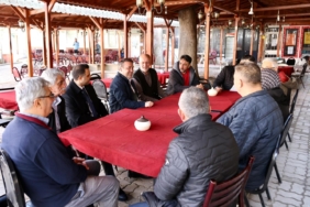 bozuyuk-haber-642985-vali-sozer-esnaf-ve-vatandaslarla-bir-araya-geldi-0.jpg