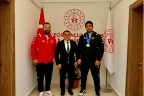 bozuyuk-haber-68101410-avrupa-sampiyonu-mikail-zaloglu-ndan-ramazan-demir-e-ziyaret-0.jpg
