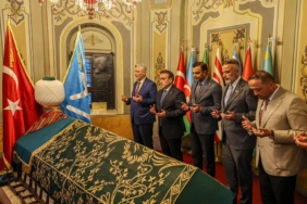 bozuyuk-haber-681281-bakan-bolat-tan-ertugrul-gazi-turbesi-ne-ziyaret-0.jpg