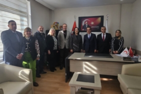 bozuyuk-haber-692825-deva-partisi-heyetinden-bilecik-kizilay-a-ziyaret-0.jpg