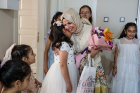 bozuyuk-haber-734575-hanimefendi-sozer-akasya-cocuk-evi-nde-cocuklarin-sevincine-ortak-oldu-0.jpg