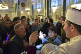 bozuyuk-haber-784987-kadir-gecesi-nde-vatandaslar-gozyaslarini-tutamadi-0.jpg