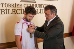 bozuyuk-haber-817643-vali-sozer-avrupa-sampiyonunu-agirladi-0.jpg