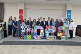 bozuyuk-haber-8310552-komsuda-yansimalar-sergisi-sanatseverlerle-bulusuyor-0.jpg