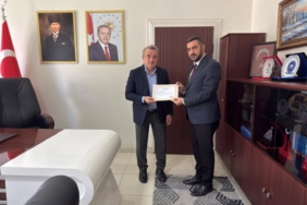 bozuyuk-haber-8399110-bozuyuk-muftusu-kemal-arpaci-ya-basari-belgesi-takdim-edildi-0.jpg