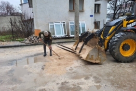 bozuyuk-haber-912534-golpazari-nda-cevre-temizligi-ve-yol-duzenleme-calismalari-suruyor-0.jpg