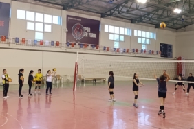 bozuyuk-haber-925728-bilecik-te-voleybol-antrenmanlari-devam-ediyor-0.jpg