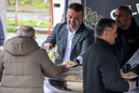 bozuyuk-haber-954656-vali-sozer-vatandaslarla-pilav-kazani-basinda-bulustu-0.jpg
