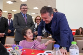 bozuyuk-haber-998139-vali-sozer-cocuklarin-tebessumu-en-kiymetli-karsilik-0.jpg